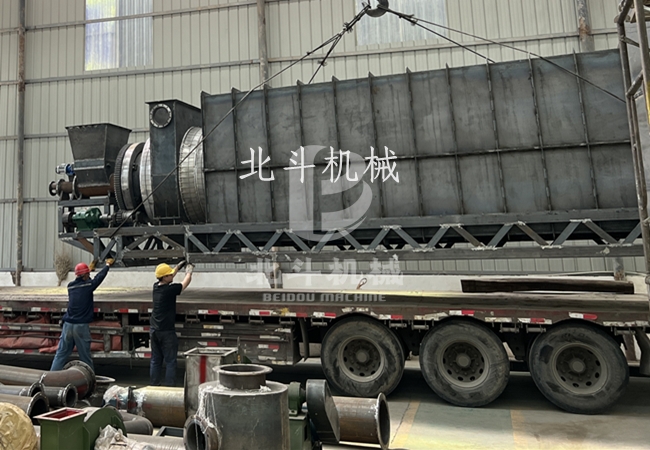 全自動(dòng)稻殼炭化機(jī)持續(xù)發(fā)貨,如期交付江西客戶(hù)