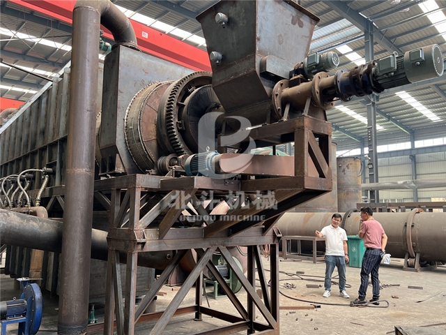 歡迎天津客戶(hù)來(lái)我廠(chǎng)考察洽談杏殼炭化機(jī)