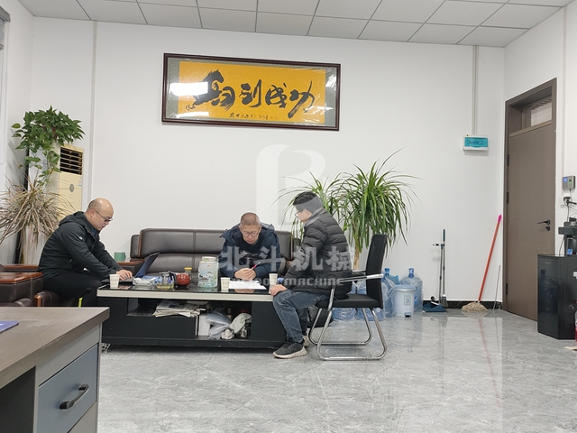 降廢減損的多功能果殼炭化機(jī)受到河北客戶(hù)青睞