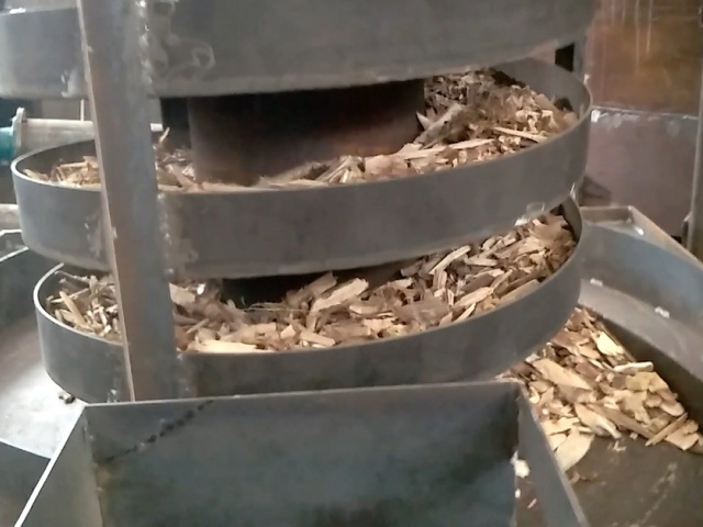 垂直振動(dòng)上料機(jī)占地面積小便于生產(chǎn)線(xiàn)布置