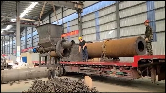 祝賀福建客戶(hù)定制的椰殼炭化設(shè)備開(kāi)始裝車(chē)